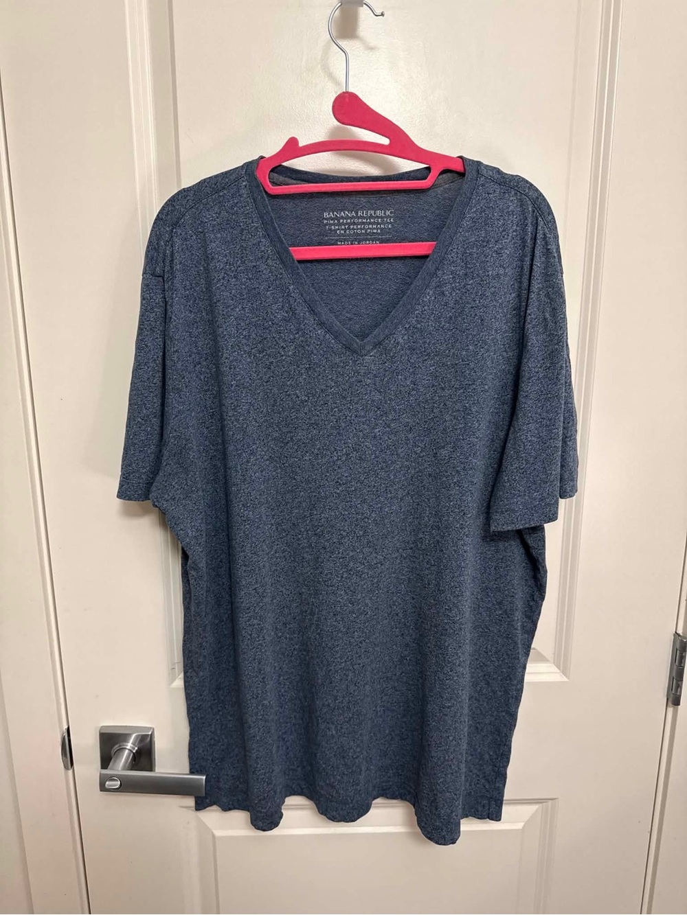 Banana Republic Men's Pima Performance Blue V-neck tee in size XL Tall